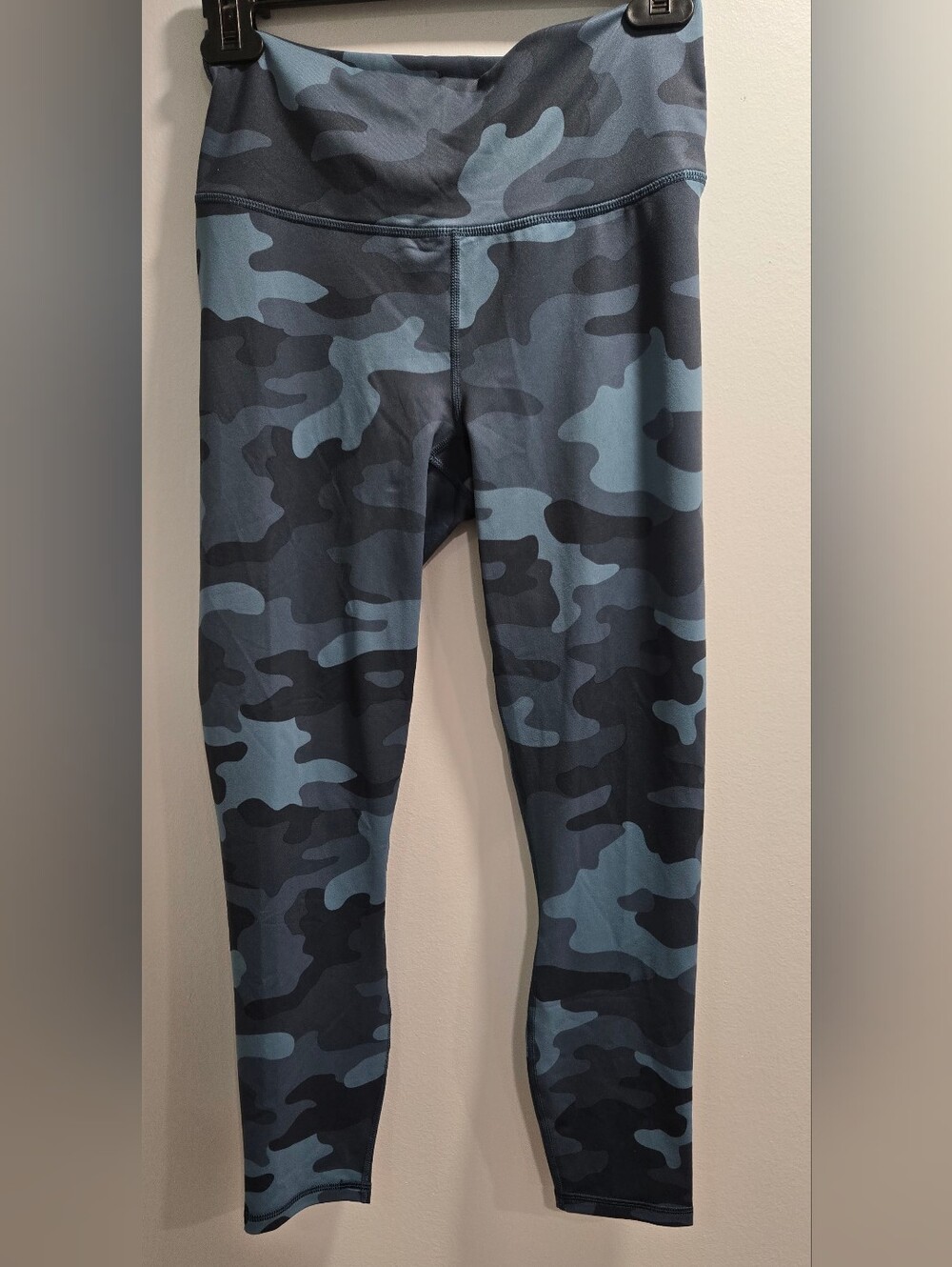 NWT Fabletics PowerHold High Waisted Camo Leggings Size Small Blue Grey